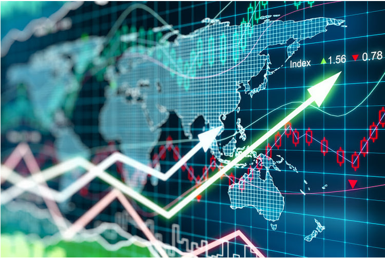 股票实盘 A股三大股指低开低走：沪指跌1.1%，半导体、白酒等板块跌幅居前